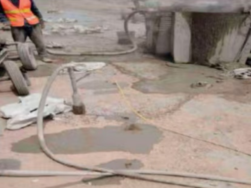 玛沁水泥混凝土路面板底注浆技术 路面脱空注浆整治方案